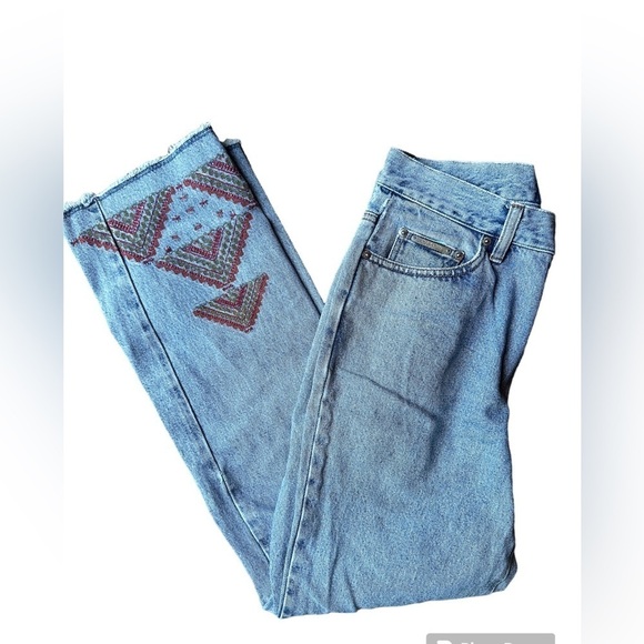 Calvin Klein woman’s jeans size 9 with embroidered detail at bottom - Picture 1 of 4